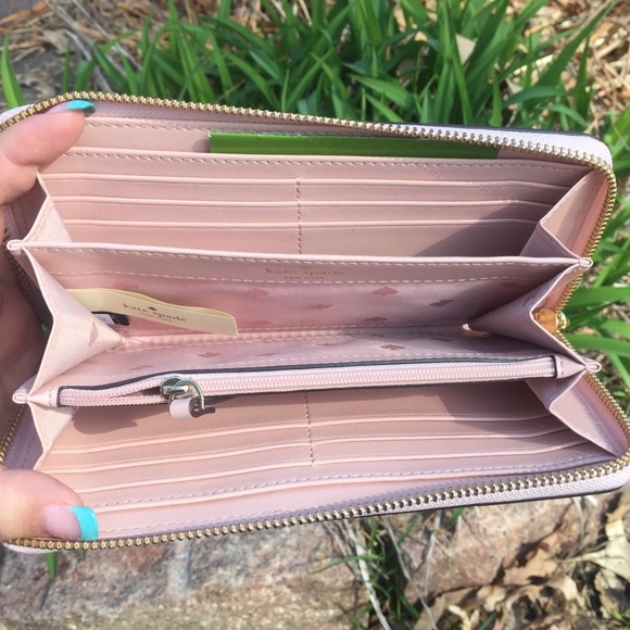 Kate Spade ♠️ beautiful zip around spring clutch🥰 - Picture 7 of 8